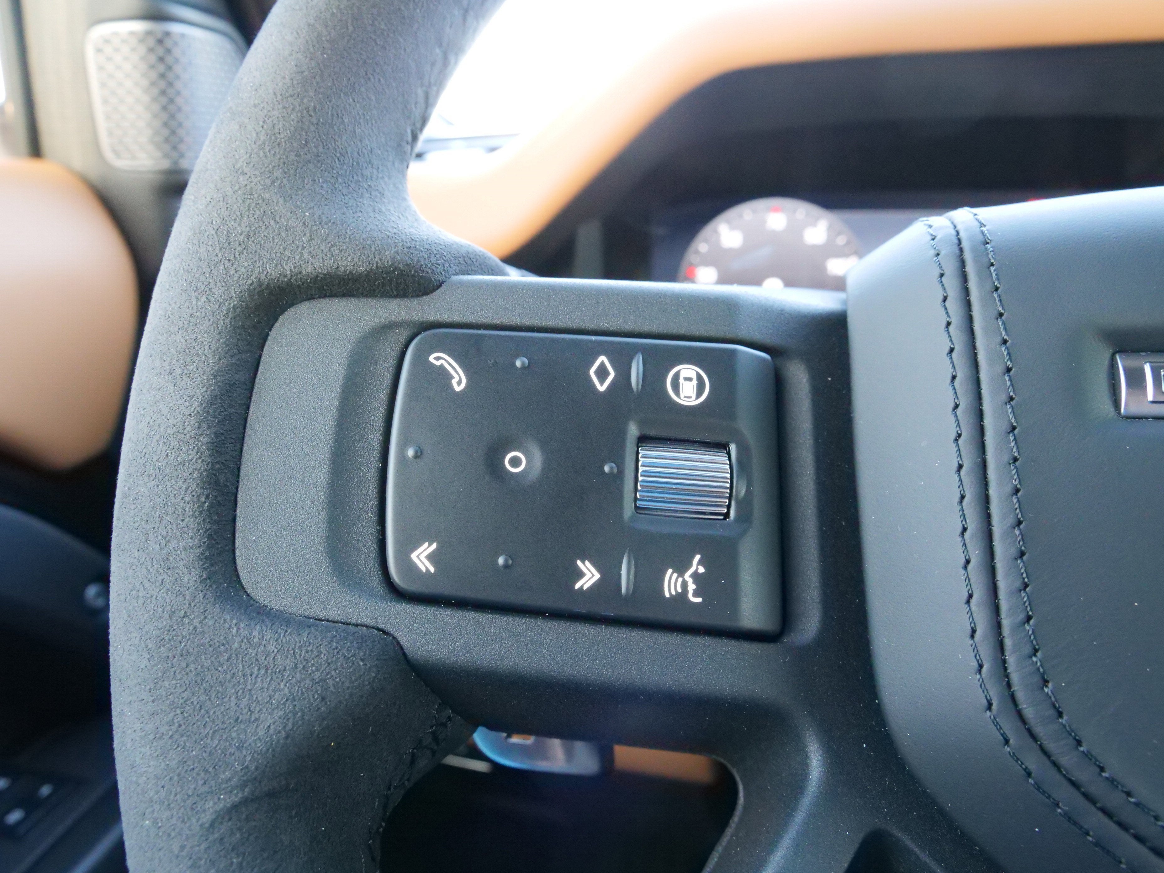 2024 Land Rover Defender V8