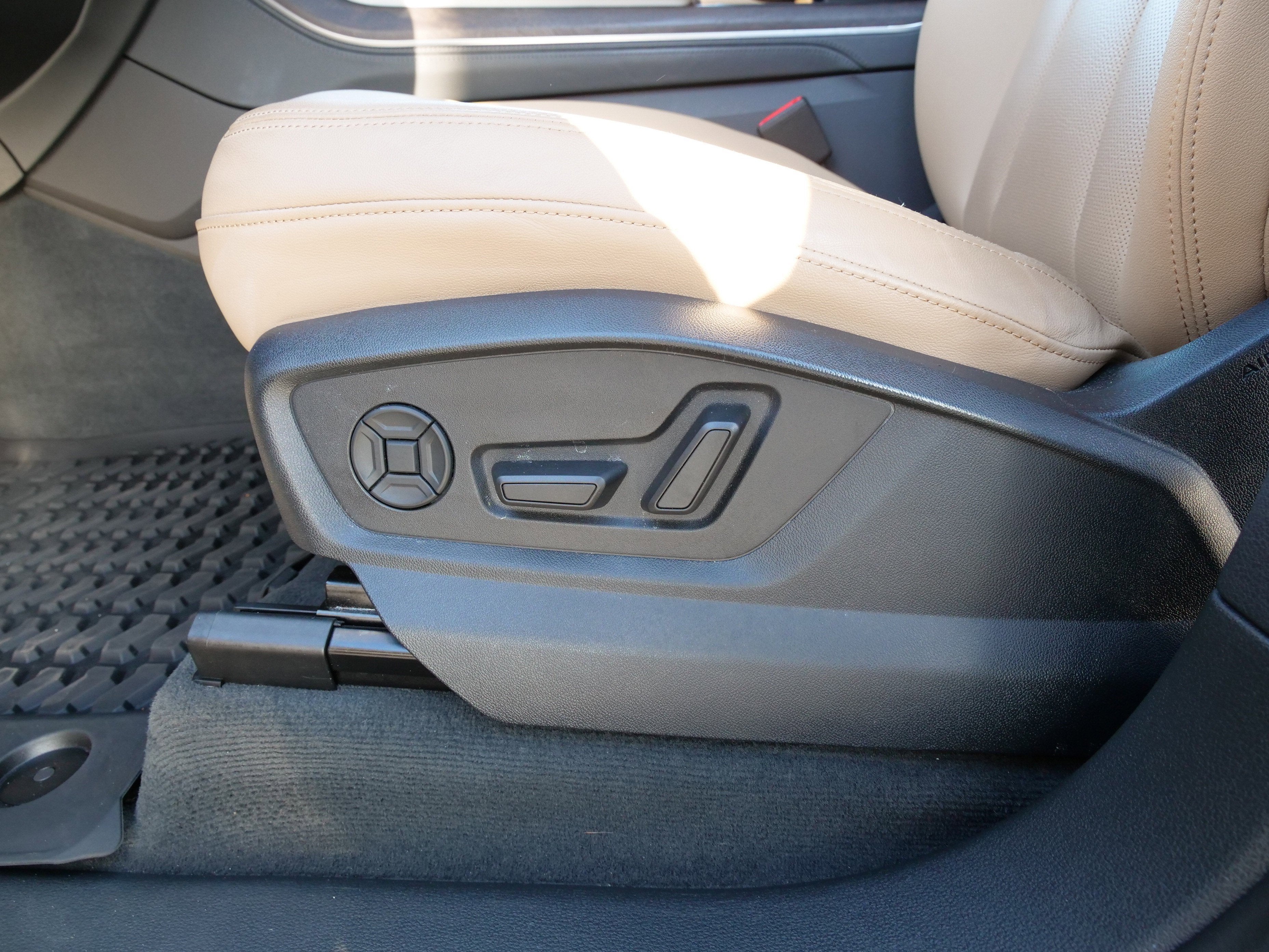 2022 Audi Q8 Premium Plus