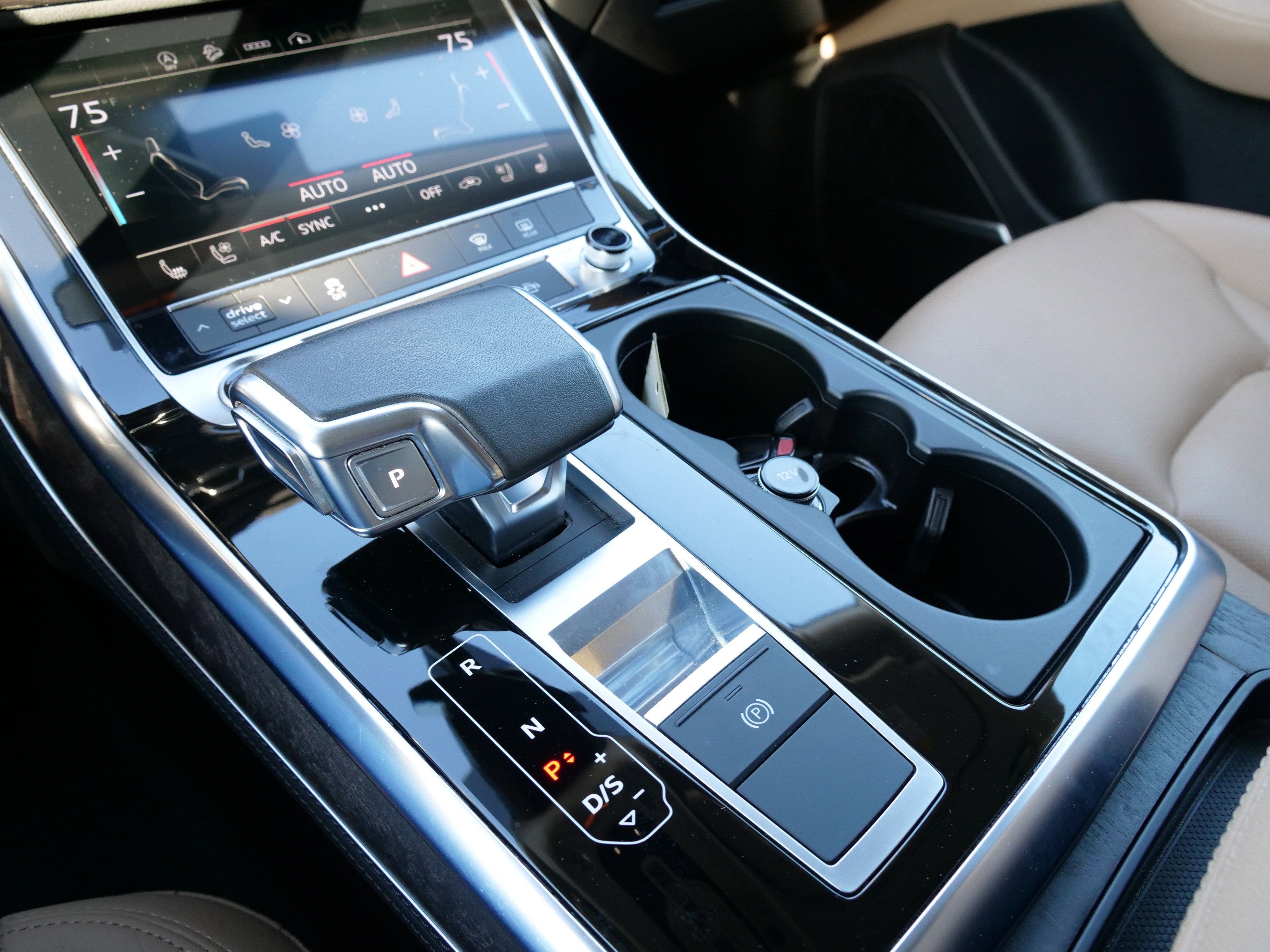 2022 Audi Q8 Premium Plus