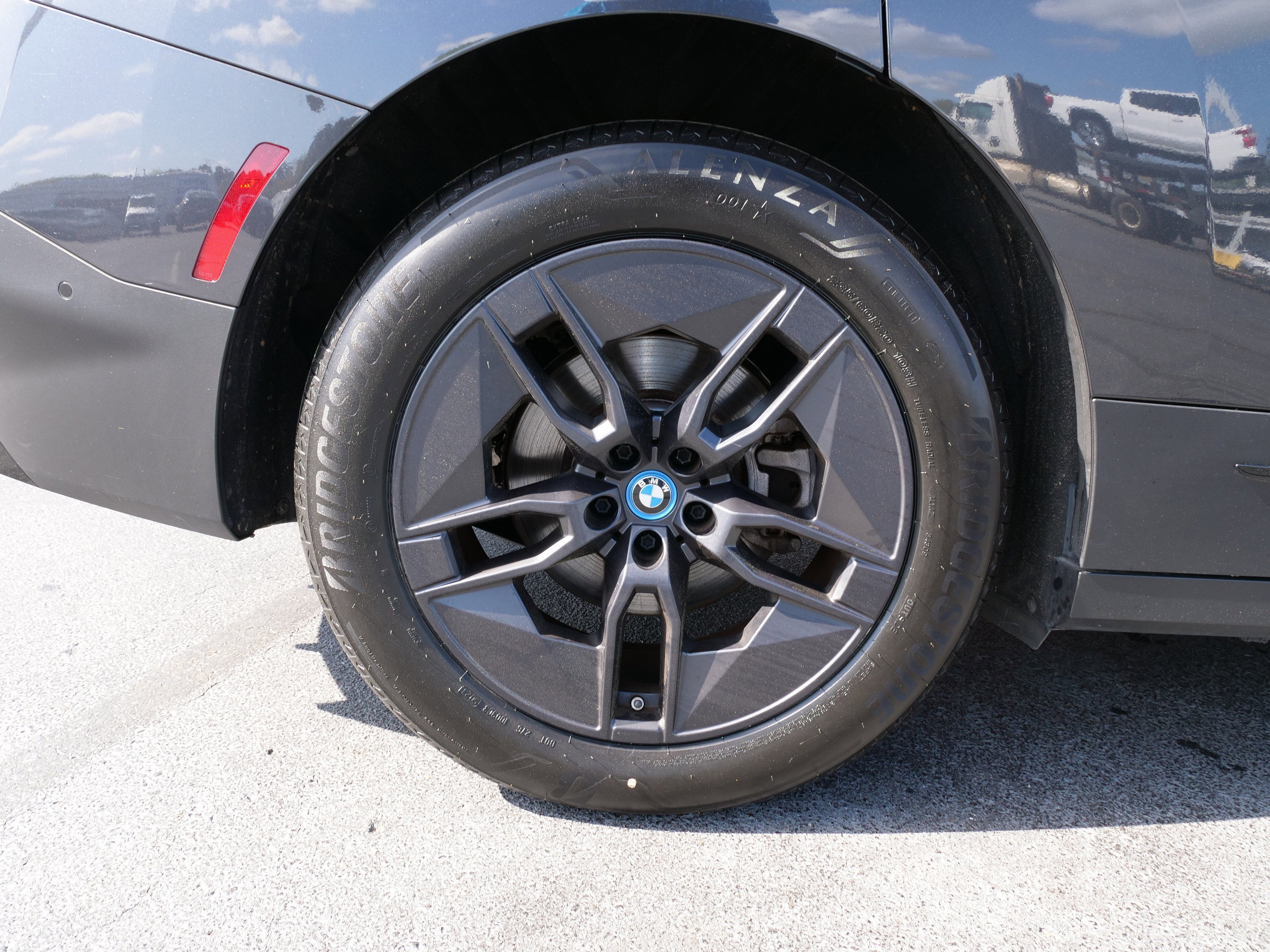 2025 BMW iX xDrive50