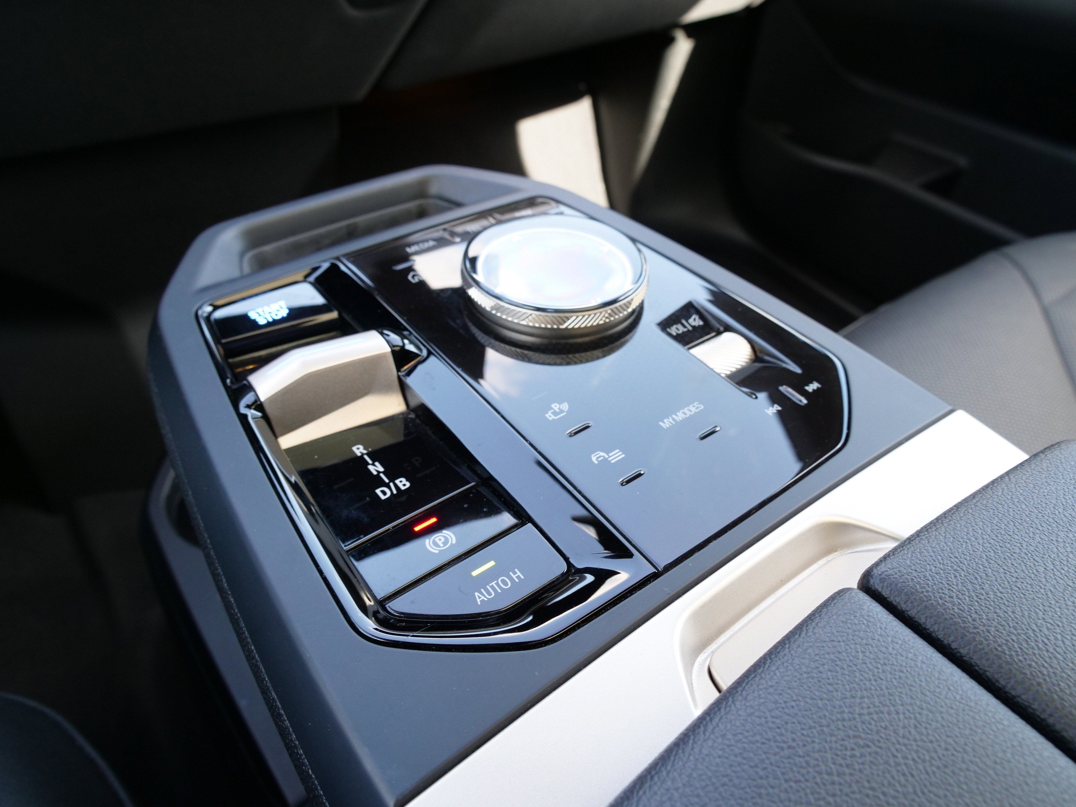 2025 BMW iX xDrive50